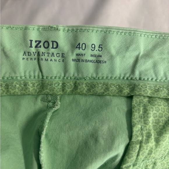 Izod Light Green Cargo Shorts with Navy Print‎ - Picture 4 of 5